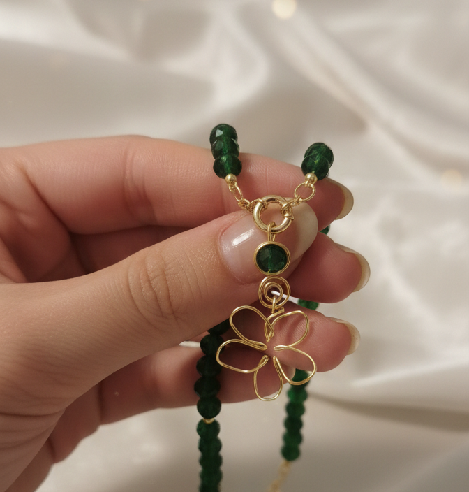 عقد كريستال