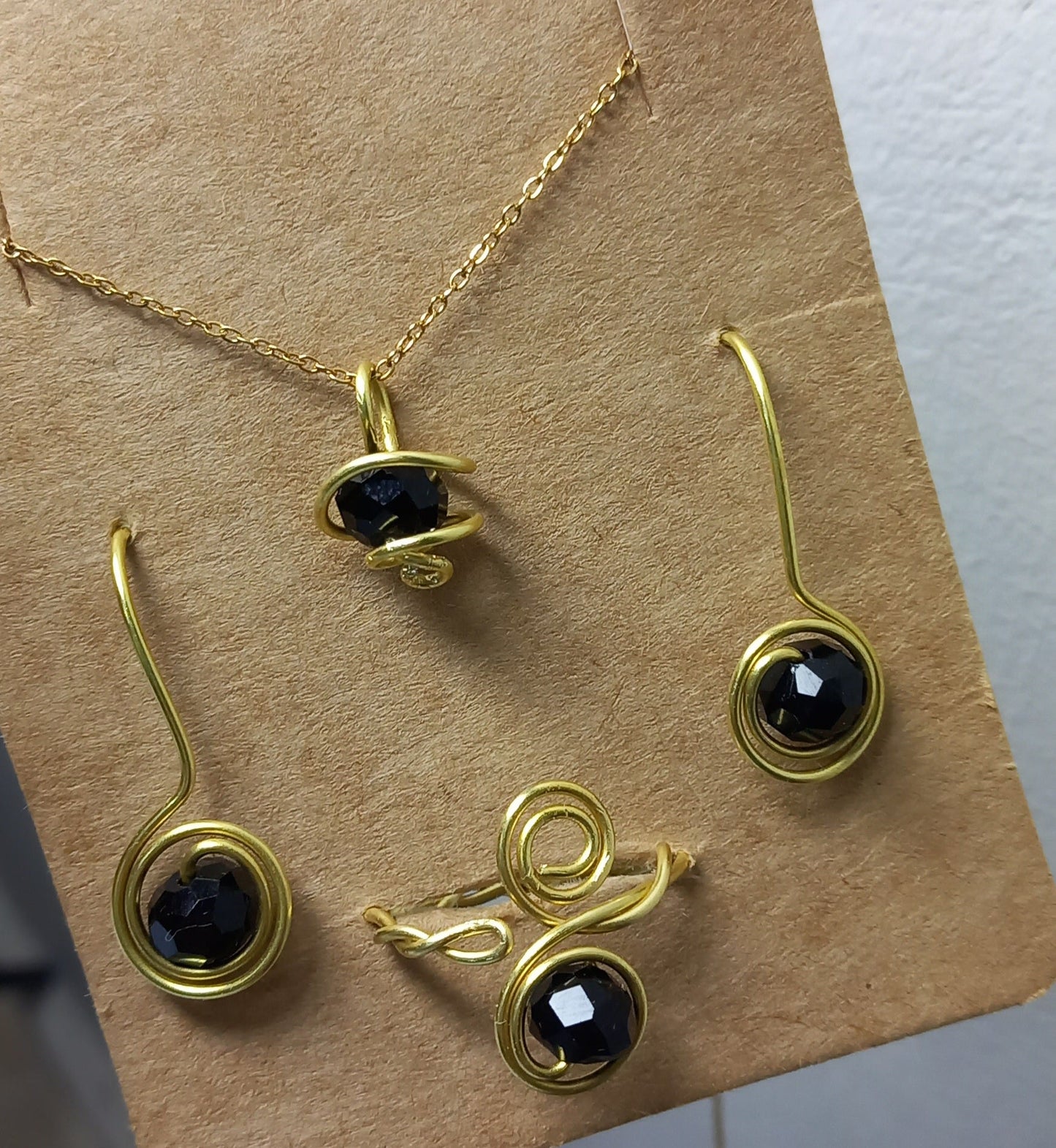 طقم حلق وسلسلة وخاتم كريستال ونحاس